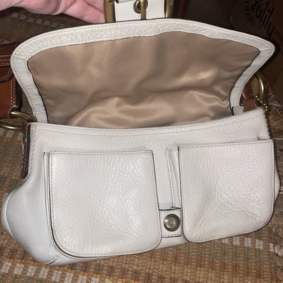 Coach shoulder handbag with matching wallet - Picture 6 of 13